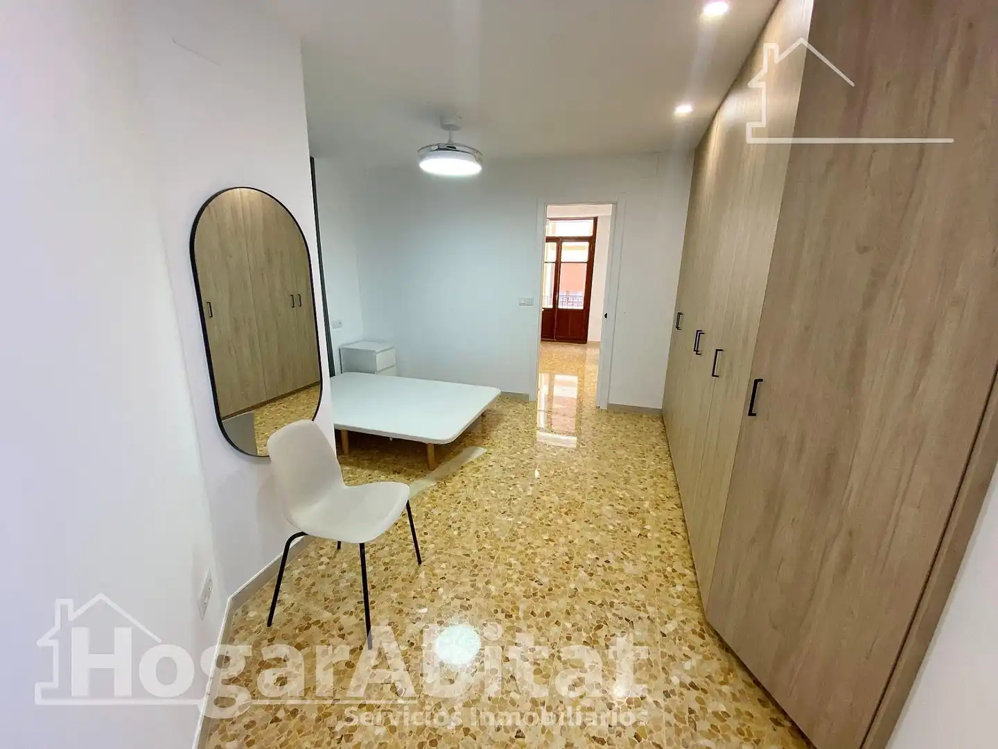 Dormitori de Pis en venda en Alzira amb Calefacció, Moblat i Balcó