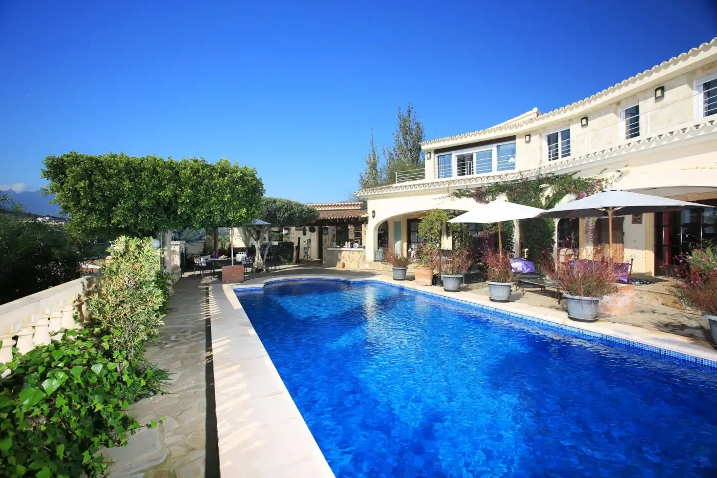 Chalet con piscina en venta en La Empedrola