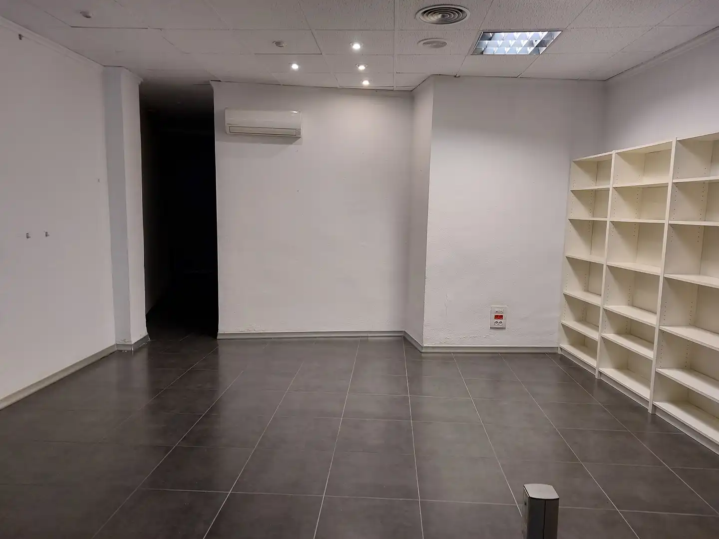 Local comercial en venda a Calle Regimiento Tetuan 3, imagen 11