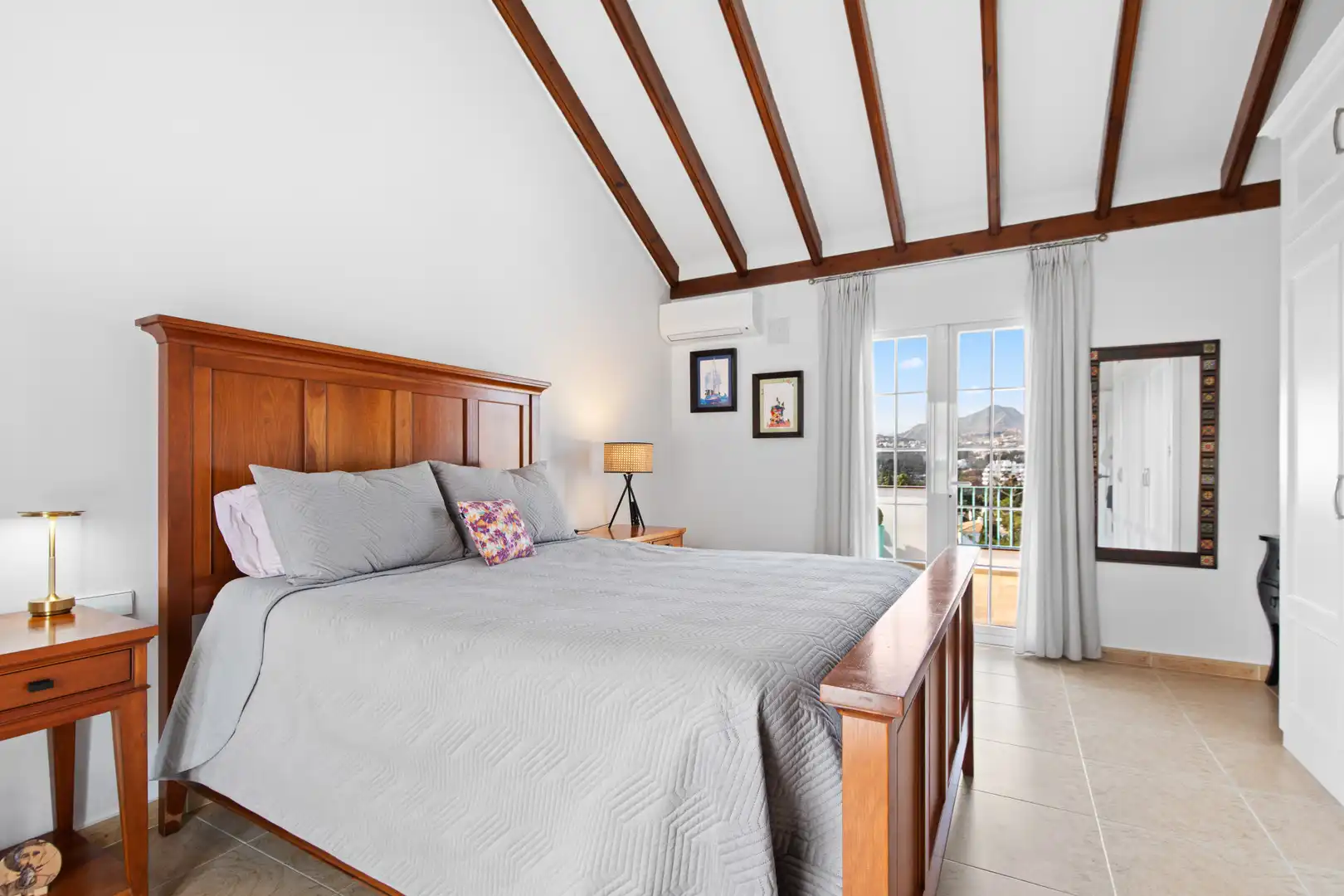 Dormitori de Casa adosada en venda en Marbella amb Aire condicionat, Jardí privat i Terrassa