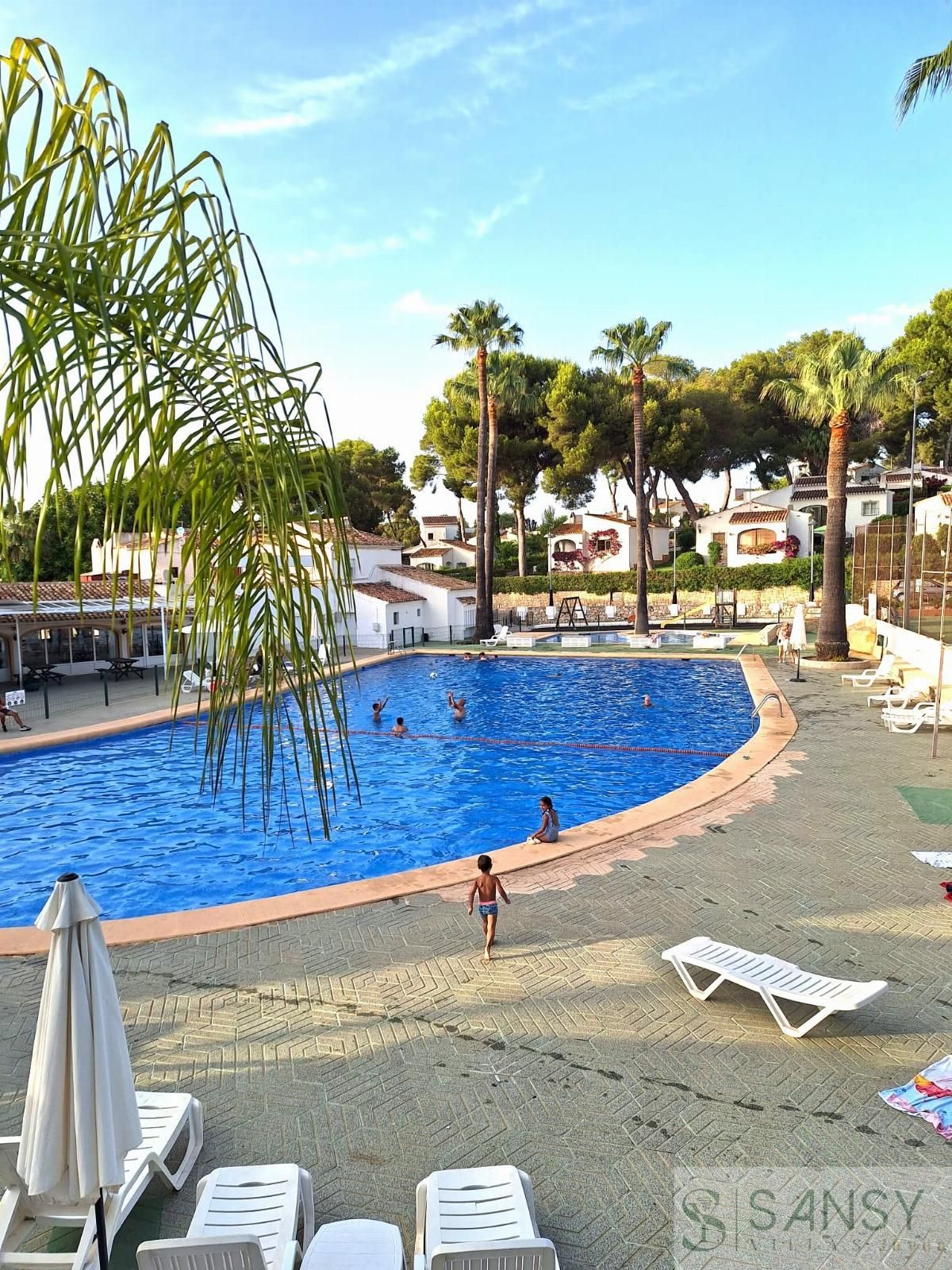 Piscina de Casa adosada de lloguer en Jávea / Xàbia amb Aire condicionat, Calefacció i Moblat
