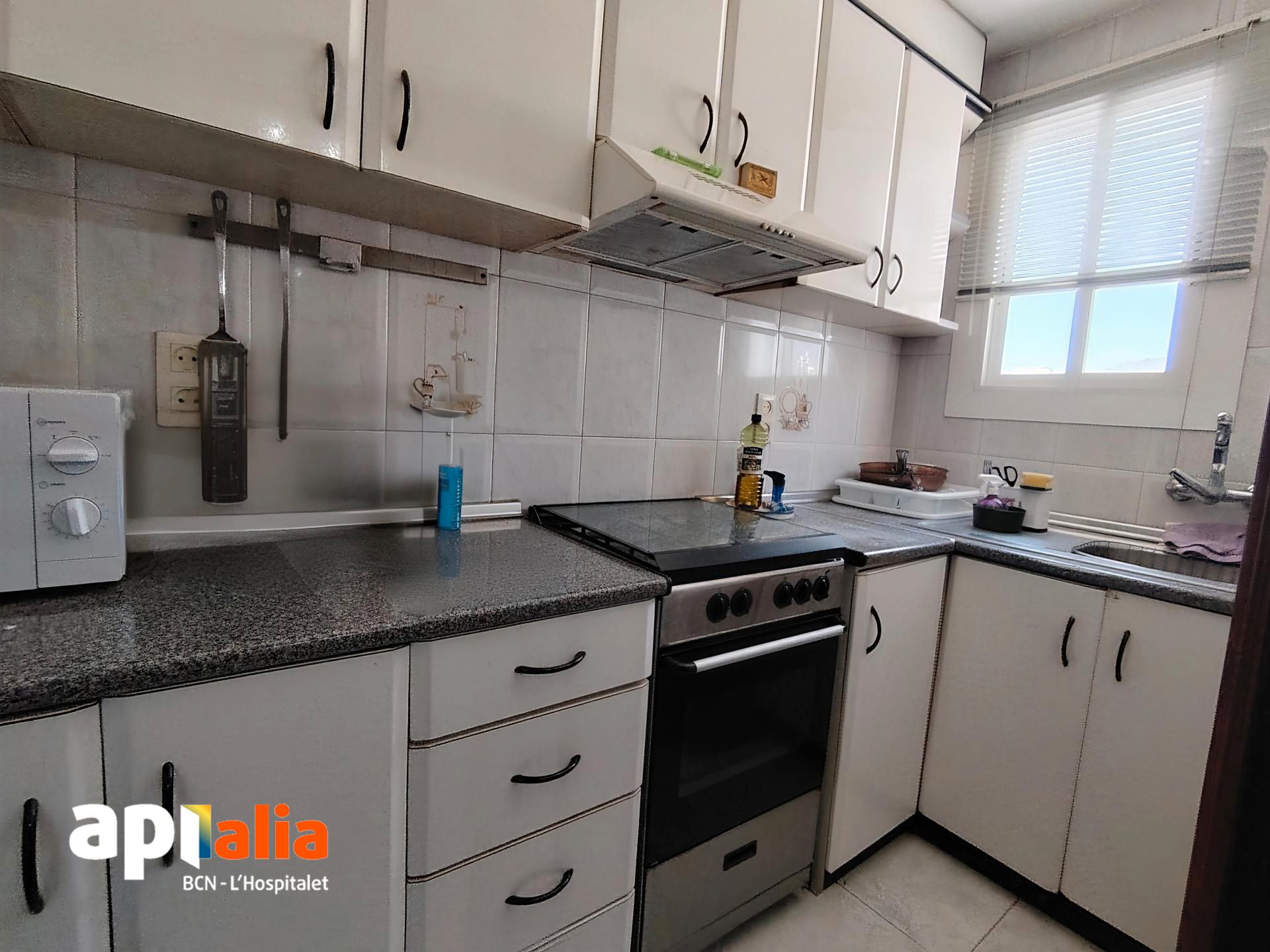 Cocina de Ático en venta en L'Hospitalet de Llobregat con Aire acondicionado