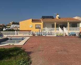 Vista exterior de Casa o xalet en venda en Rincón de la Victoria amb Aire condicionat, Jardí privat i Terrassa