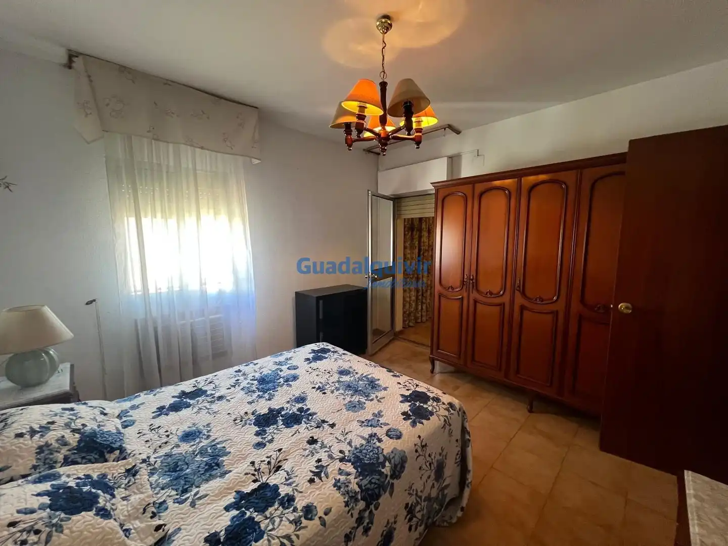 Dormitori de Casa adosada en venda en Montequinto amb Aire condicionat, Jardí privat i Traster