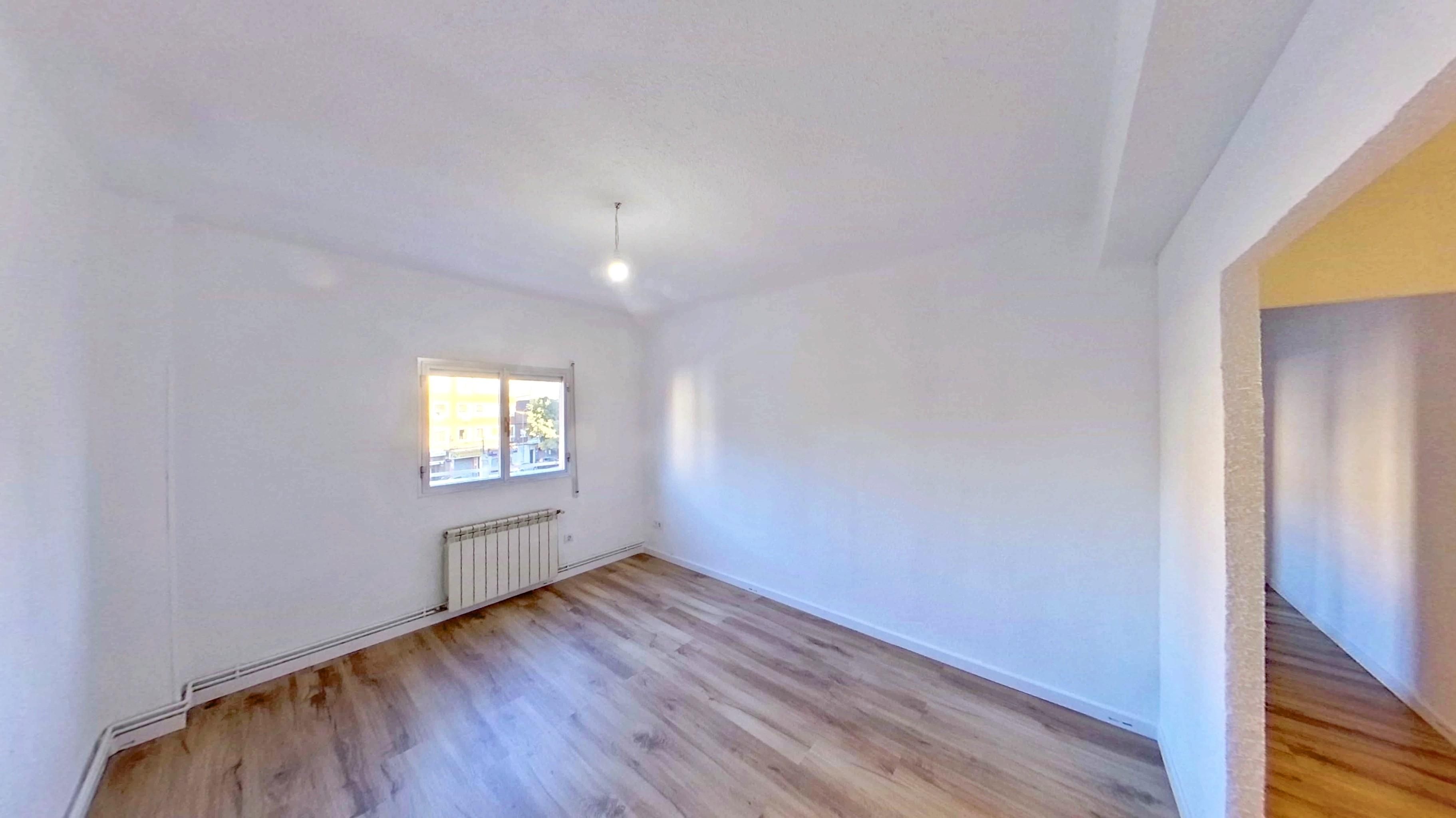 Dormitori de Apartament de lloguer en  Madrid Capital amb Forn i Es permeten mascotes