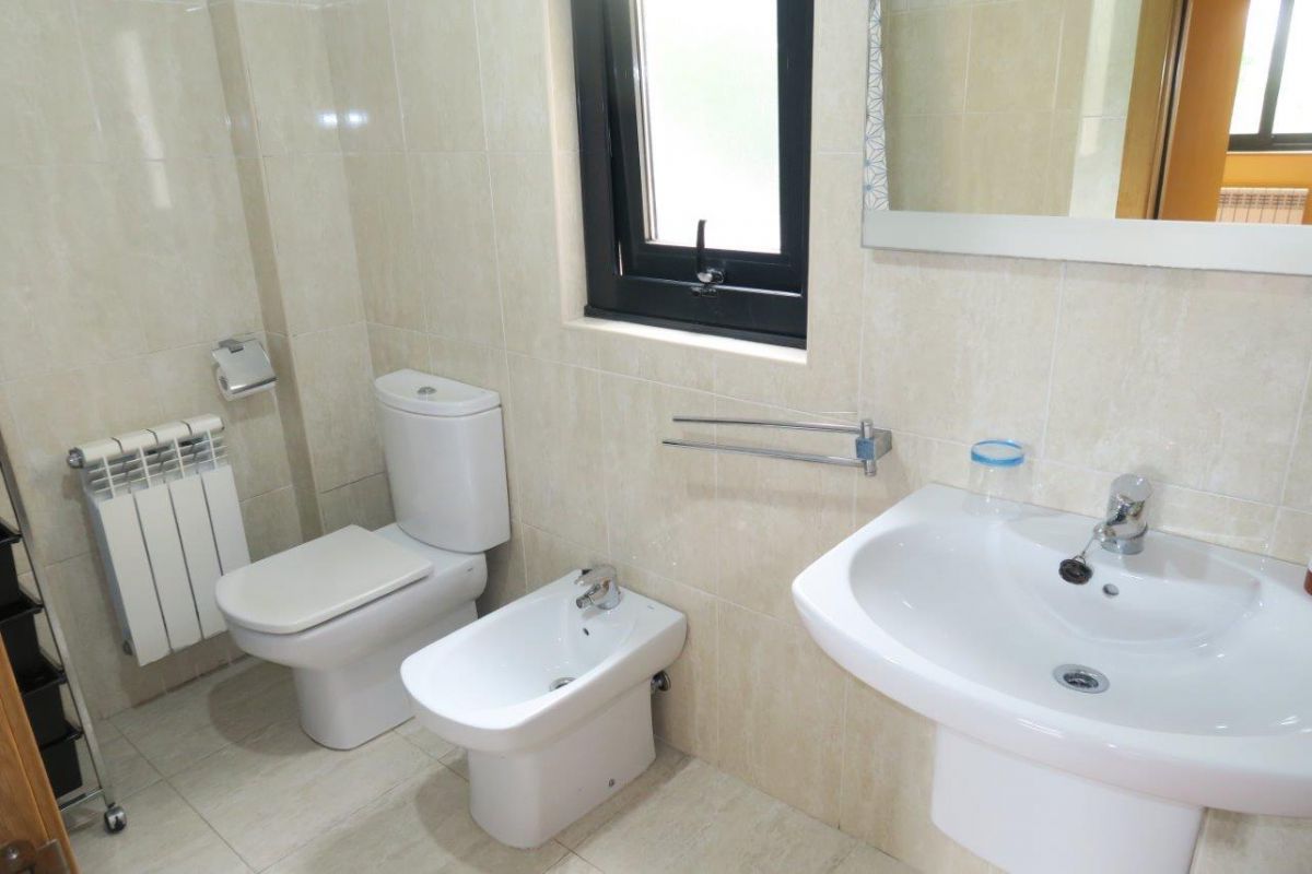 Bany de Apartament de lloguer en Culleredo amb Calefacció, Parquet i Traster