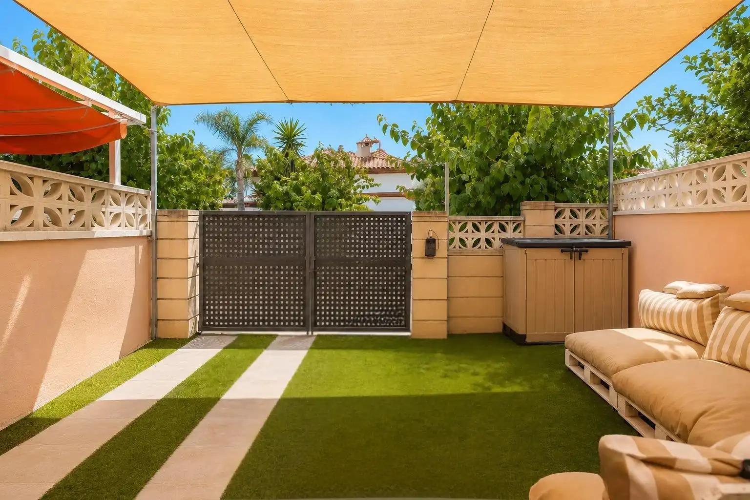 Terrassa de Casa o xalet en venda en Mont-roig del Camp amb Jardí privat, Terrassa i Piscina comunitària