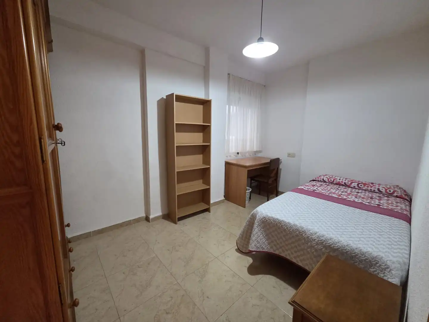 Bedroom of Flat for rent in Granada  with Furnished, Oven and Washing machine