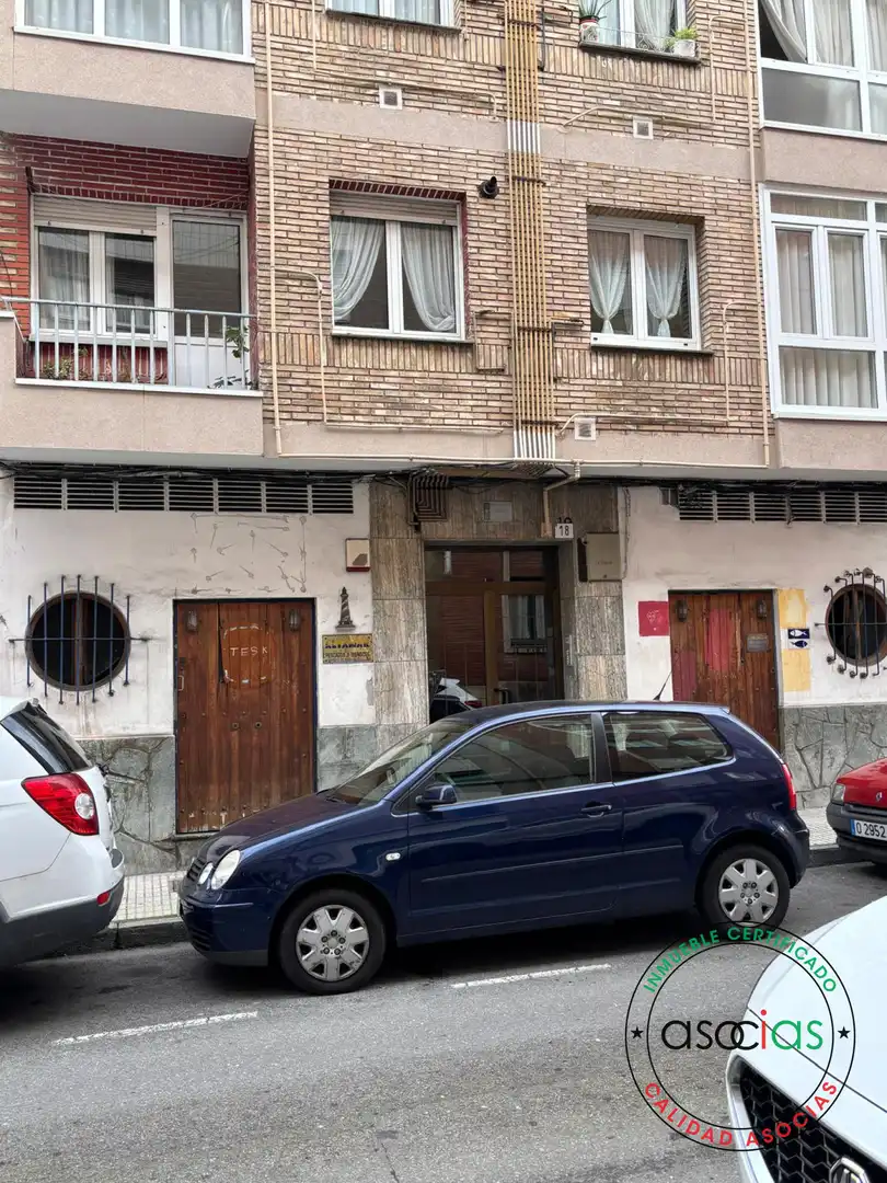 Vista exterior de Local en venta en Gijón 