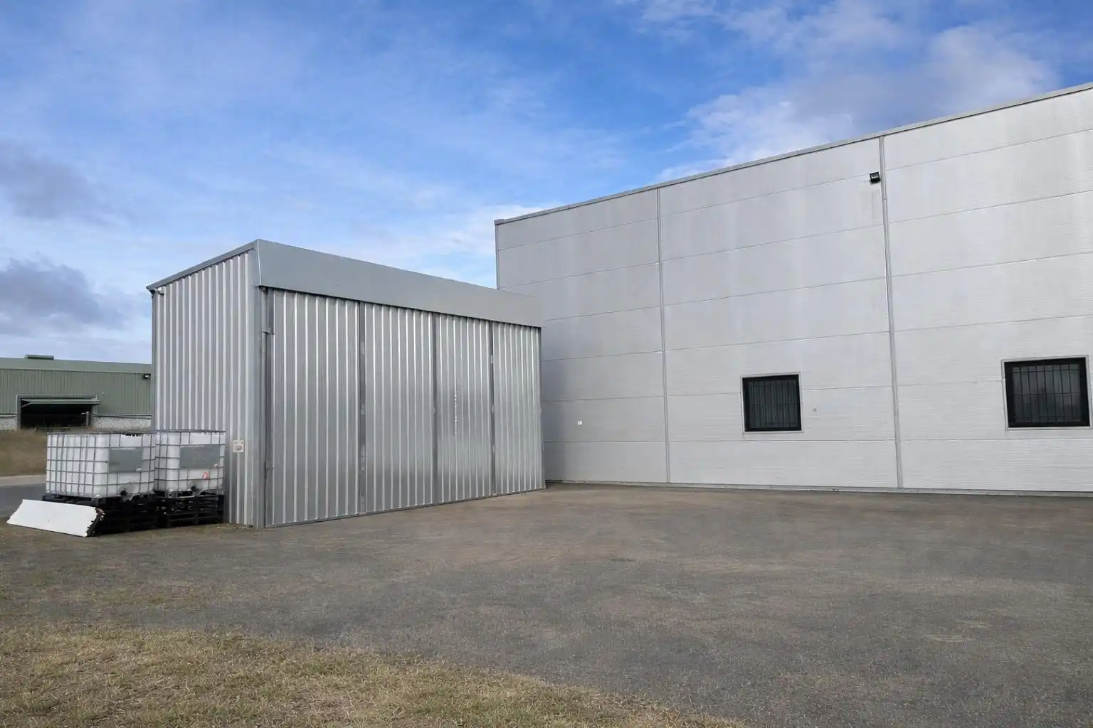 Vista exterior de Nau industrial en venda en Mojados amb Calefacció i Alarma