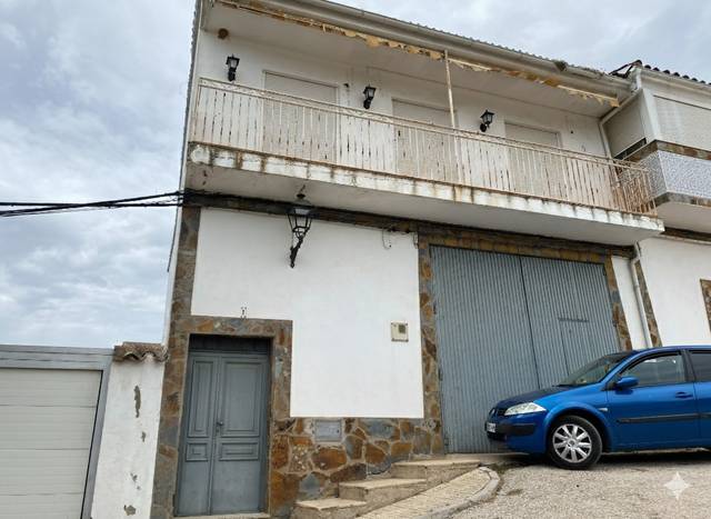 Casa-chalet en Venta en Calle Primero de Mayo en Santa Elena