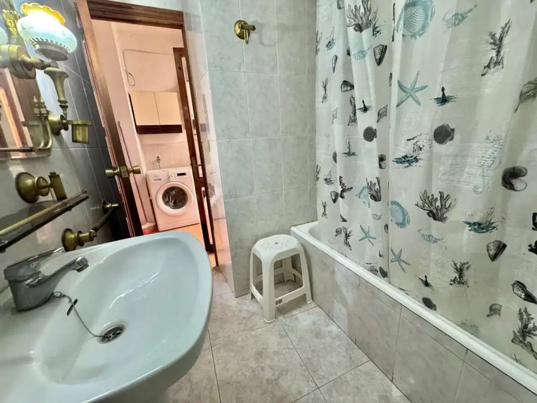 Baño de Casa adosada en venta en Ayora con Calefacción, Terraza y Trastero
