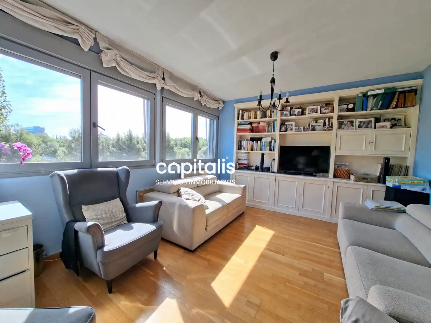 Living room of Flat for rent in  Madrid Capital  with Air Conditioner, Heating and Storage room