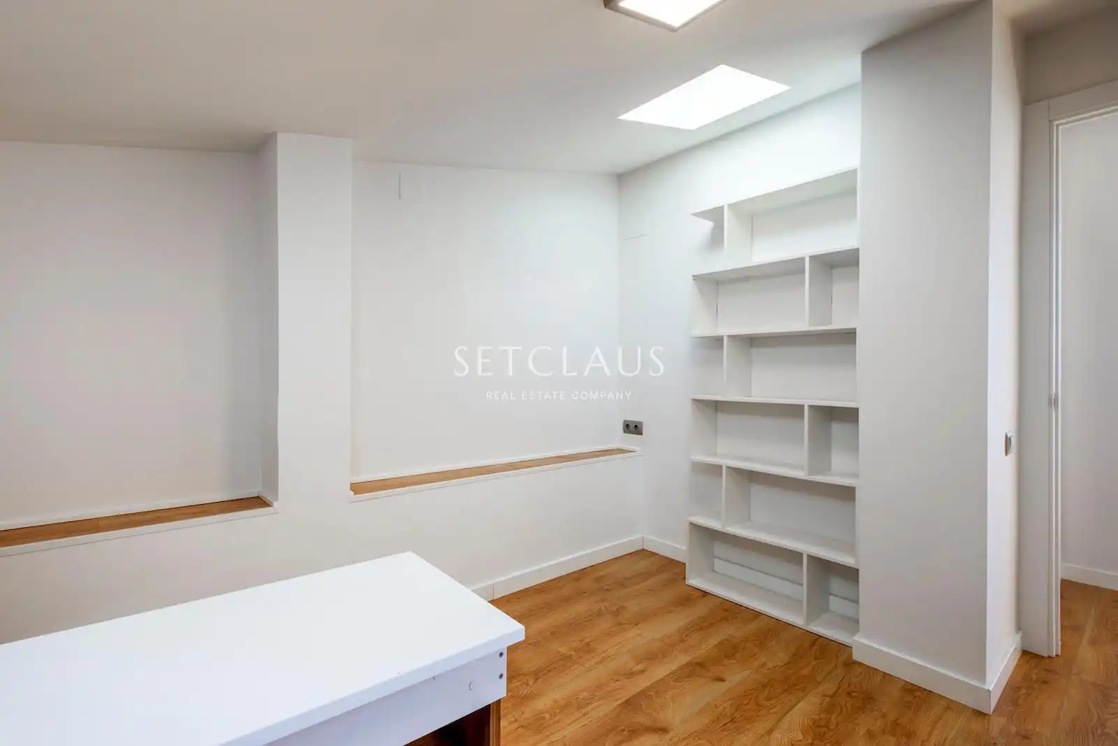 Attic for rent in Tiana  with Air Conditioner, Heating and Parquet flooring