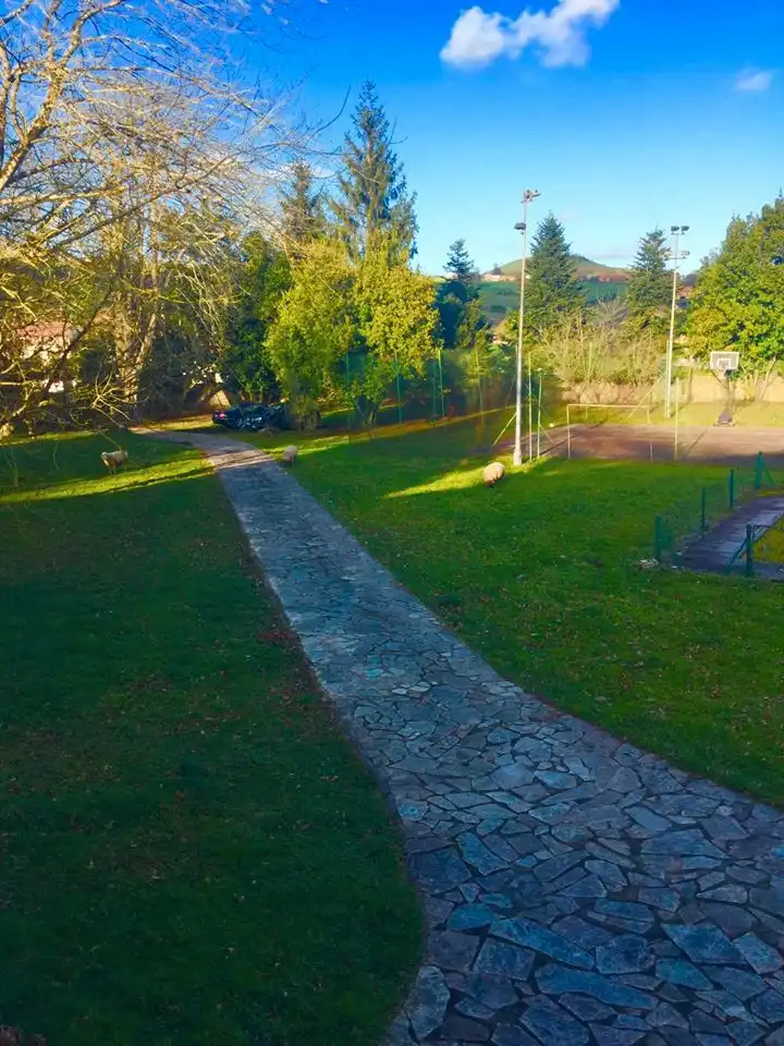 Jardí de Casa o xalet en venda en Reocín amb Calefacció, Parquet i Terrassa