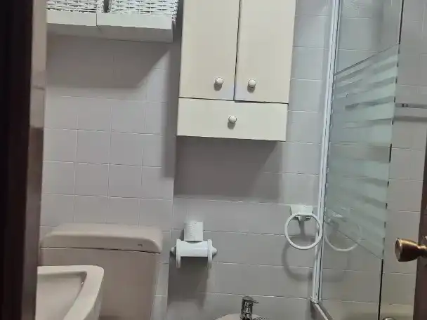 Badezimmer von Wohnung zur Miete in Laredo mit Balkon