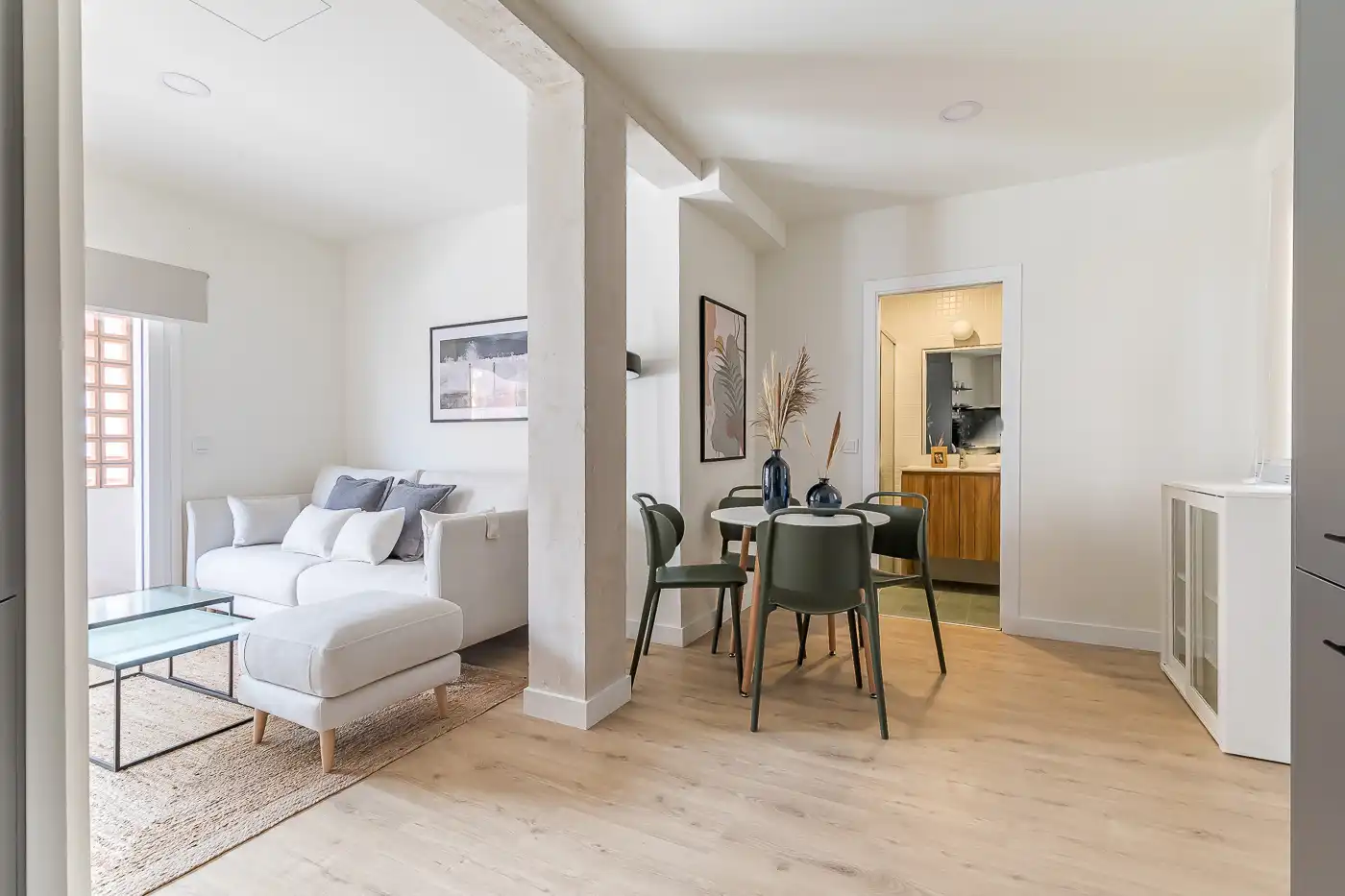 Living room of Flat for rent in Madrid  with Furnished, Oven and Balcony