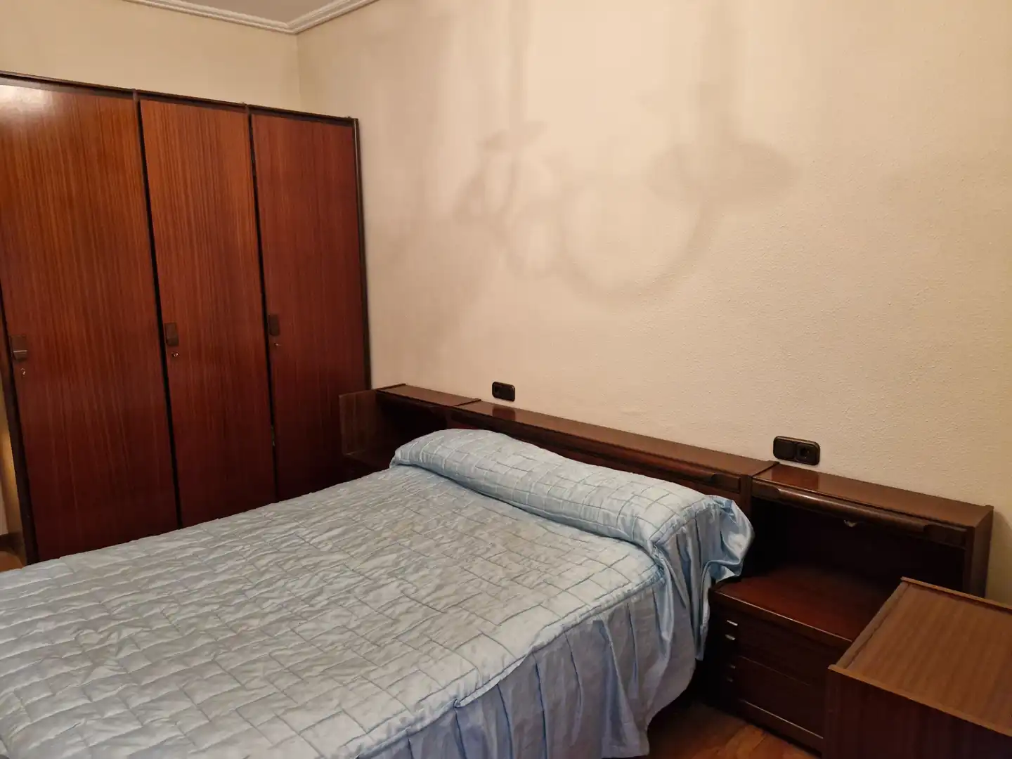 Habitación de Piso de alquiler en Vitoria - Gasteiz con Calefacción, Parquet y Amueblado