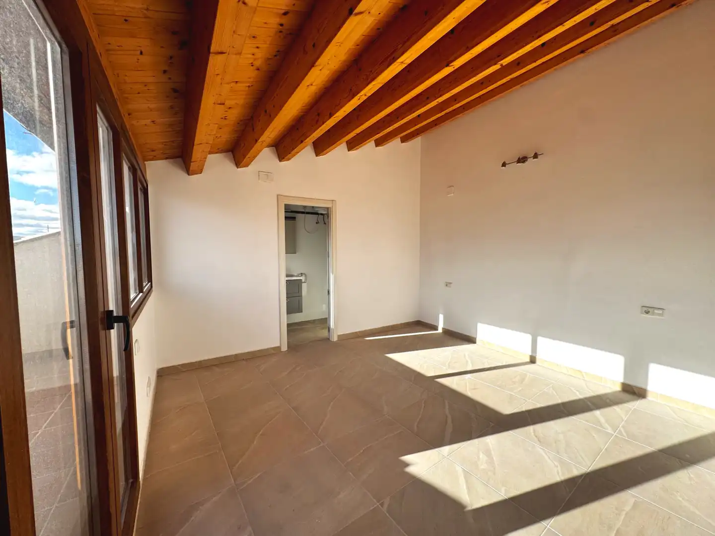 Casa adosada en venta en Calle de los Serranos de Aparicio, 11, Cretas