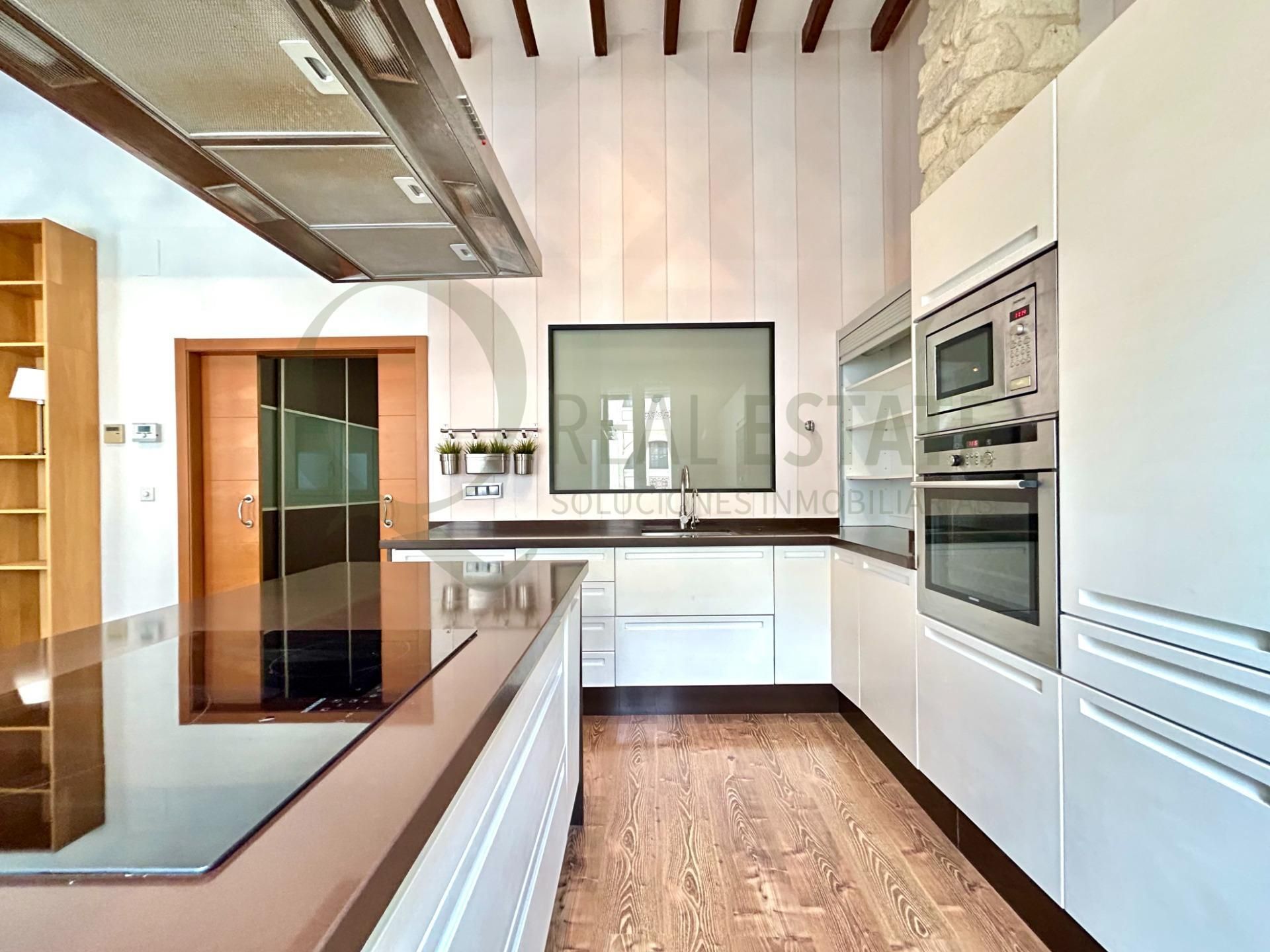 Flat for rent in  CONSTITUCION, Barrio del Centro, Centro