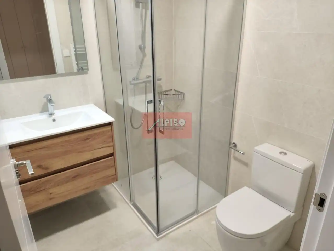 Bany de Apartament de lloguer en Ourense Capital  amb Calefacció i Balcó