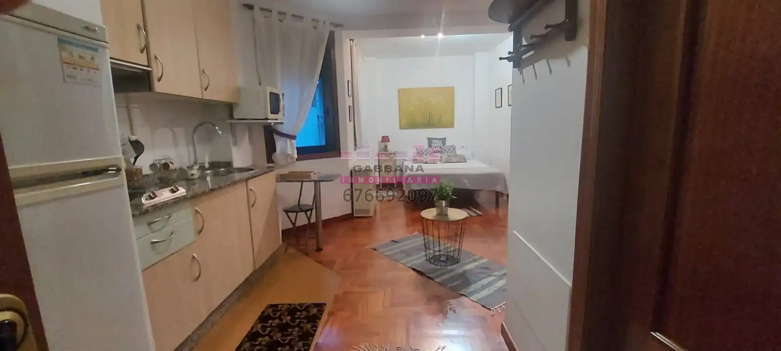 Study for rent in Rúa do Areal, 88, Centro - Areal