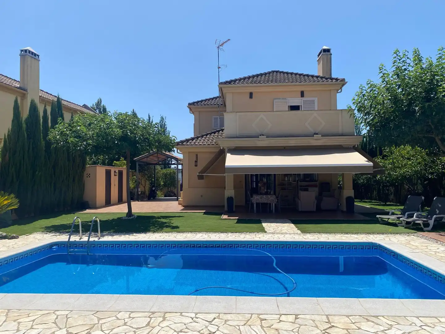 Vista exterior de Casa o chalet en venta en Córdoba con Aire acondicionado, Calefacción y Jardín privado