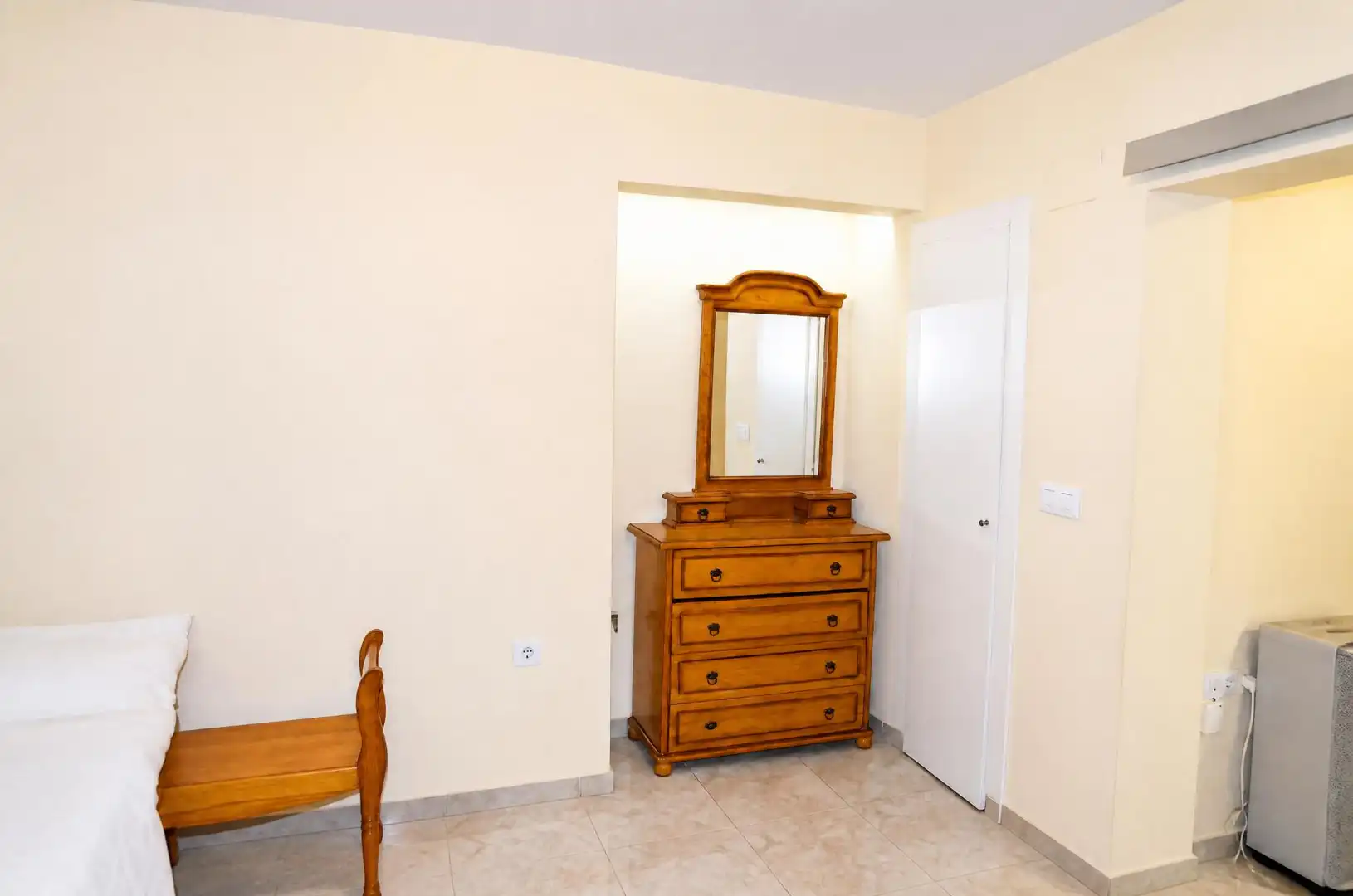 Habitación de Apartamento en venta en Cáceres con Aire acondicionado
