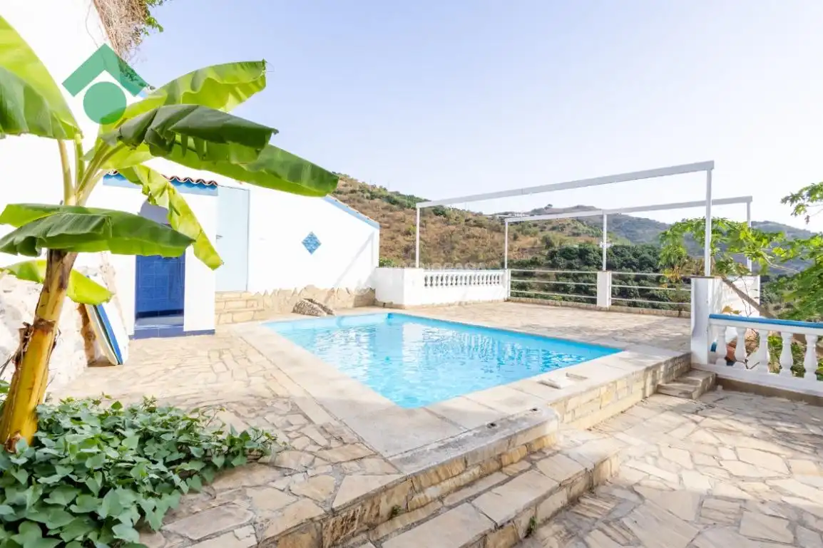 Maison rustique avec terrasse à vendre à Jete