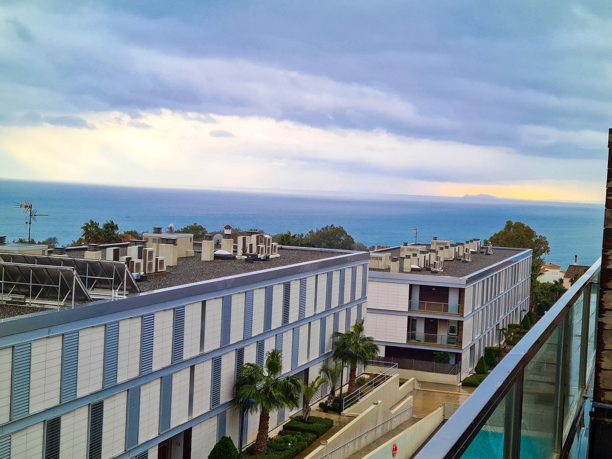 Vista exterior de Àtic en venda en Manilva amb Aire condicionat i Jacuzzi