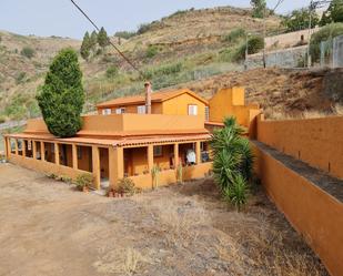 Vista exterior de Finca rústica en venda en Vega de San Mateo amb Terrassa i Piscina