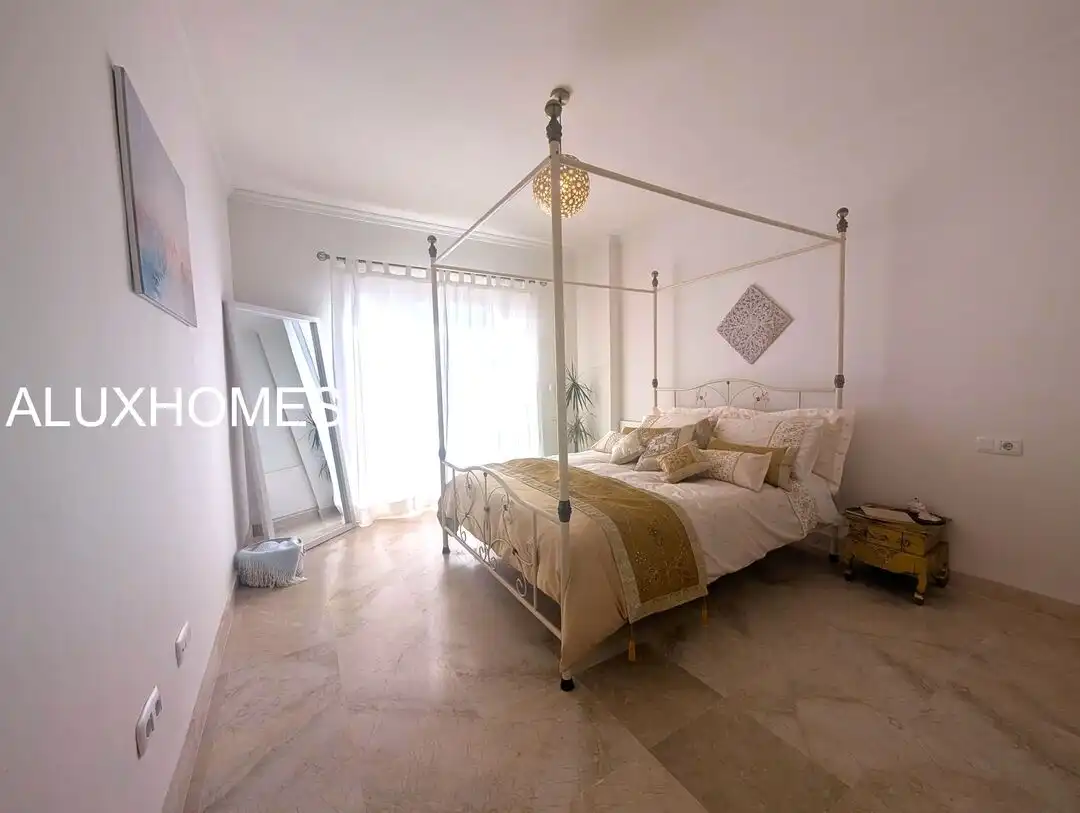 Habitación de Casa o chalet en venta en La Alcaidesa con Aire acondicionado, Calefacción y Jardín privado