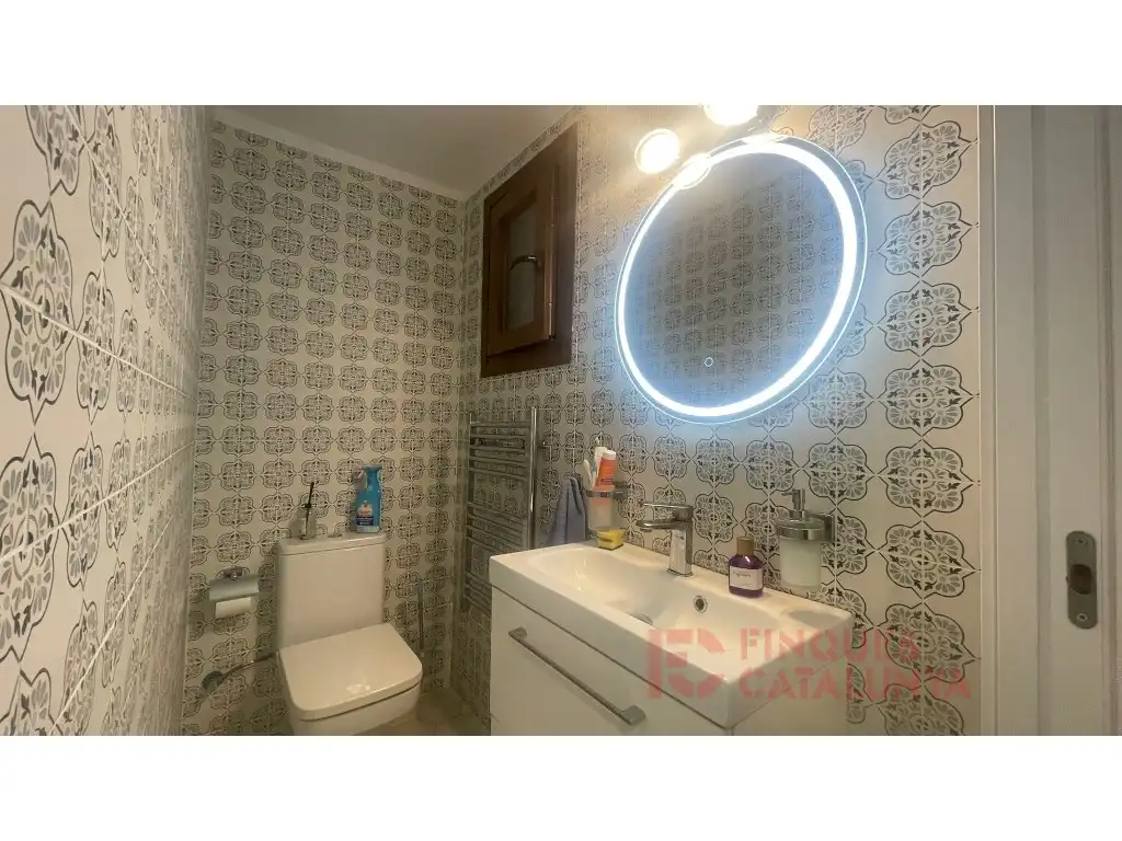 Baño de Piso en venta en Girona con Aire acondicionado, Calefacción y Balcón