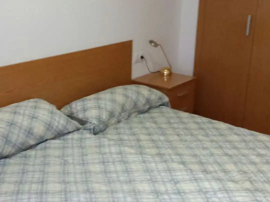 Schlafzimmer von Wohnung zur Miete in Cella mit Klimaanlage und Möbliert