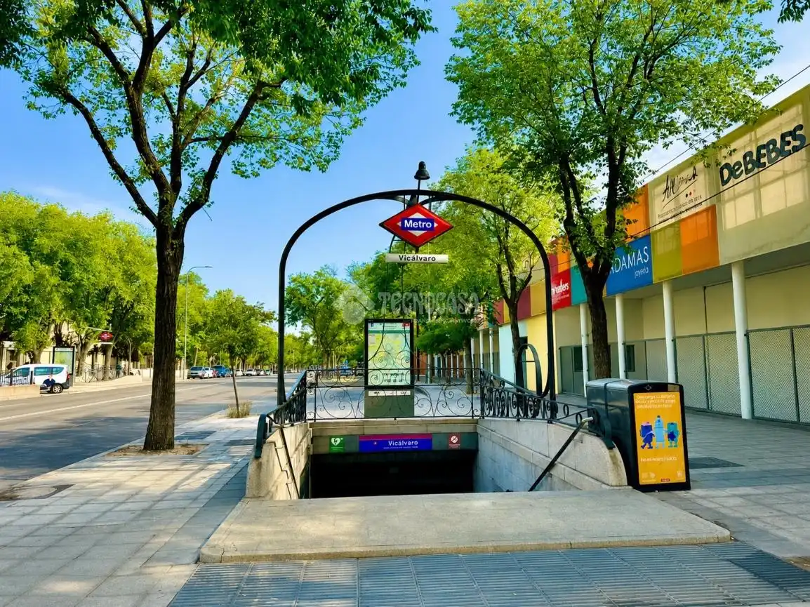 Vista exterior de Piso en venta en Madrid con Calefacción y Terraza