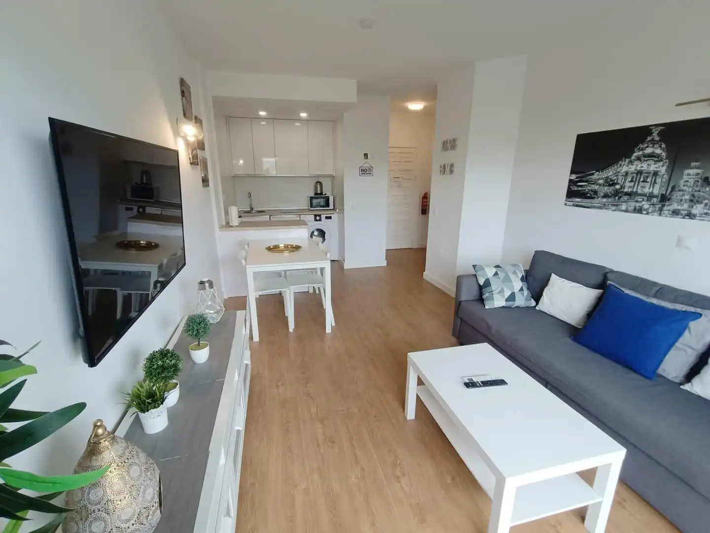 Sala d'estar de Apartament en venda en Benalmádena amb Aire condicionat, Jardí privat i Terrassa