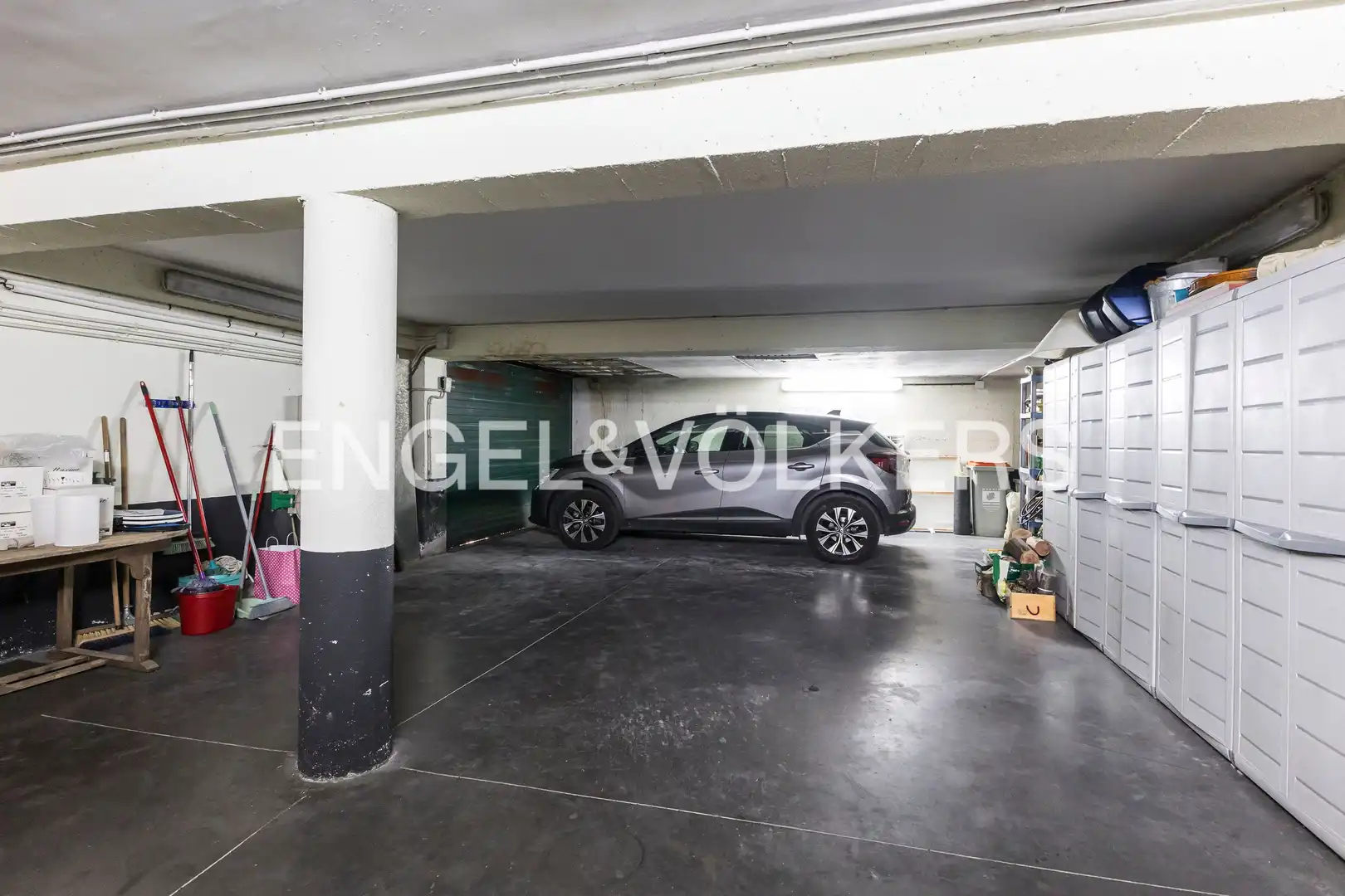 Parking de Casa o chalet en venta en Madrid con Aire acondicionado, Calefacción y Jardín privado