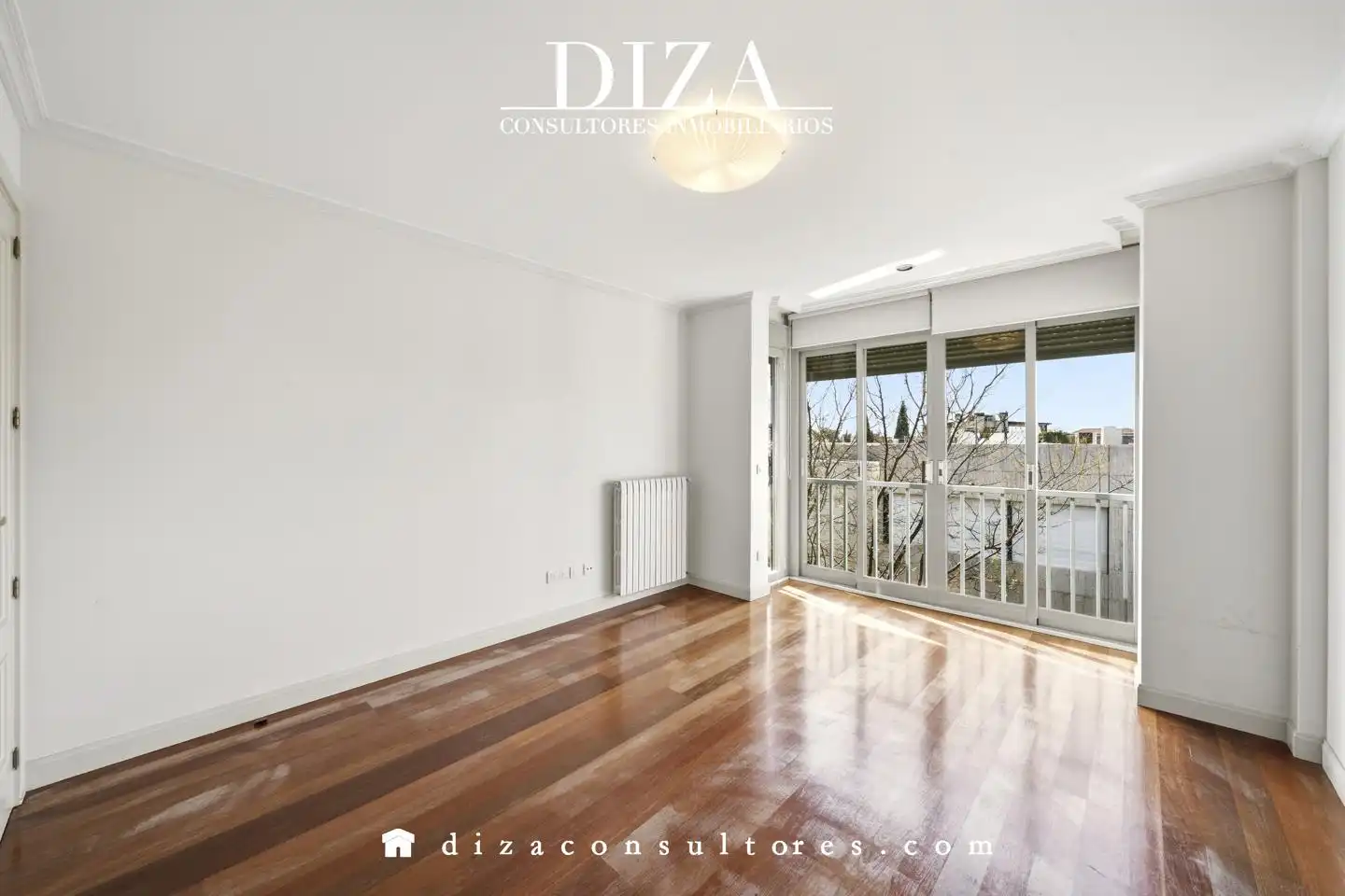 Vista exterior de Piso en venta en Madrid con Aire acondicionado, Calefacción y Jardín privado