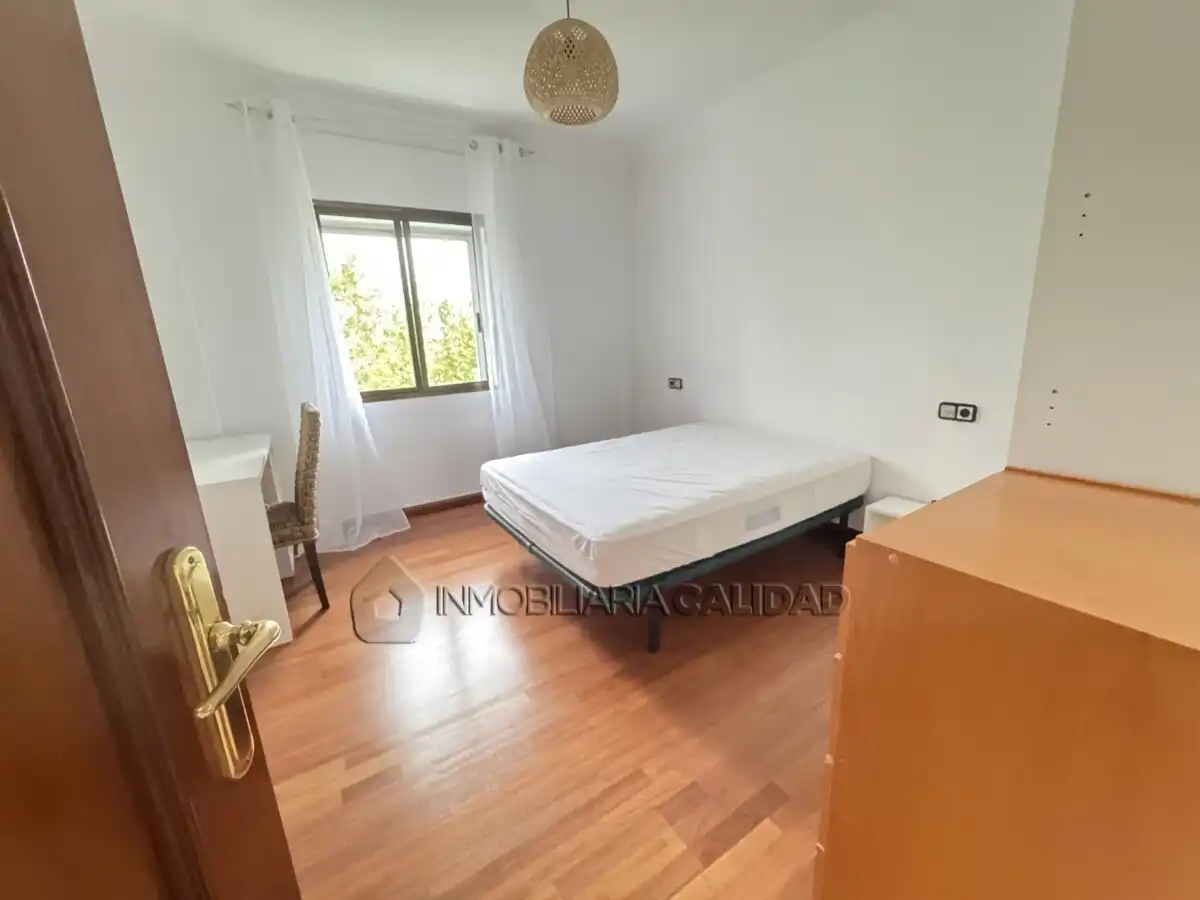 Schlafzimmer von Wohnung zur Miete in Burgos mit Heizung und Möbliert