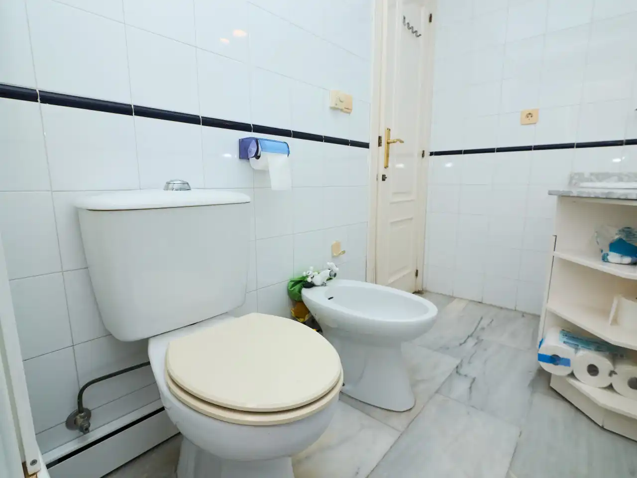Baño de Apartamento en venta en Torrevieja con Aire acondicionado, Calefacción y Terraza