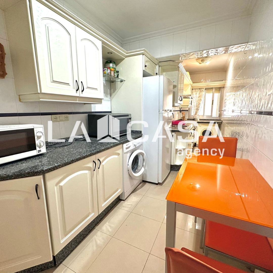 Kitchen of Flat for sale in  Sevilla Capital