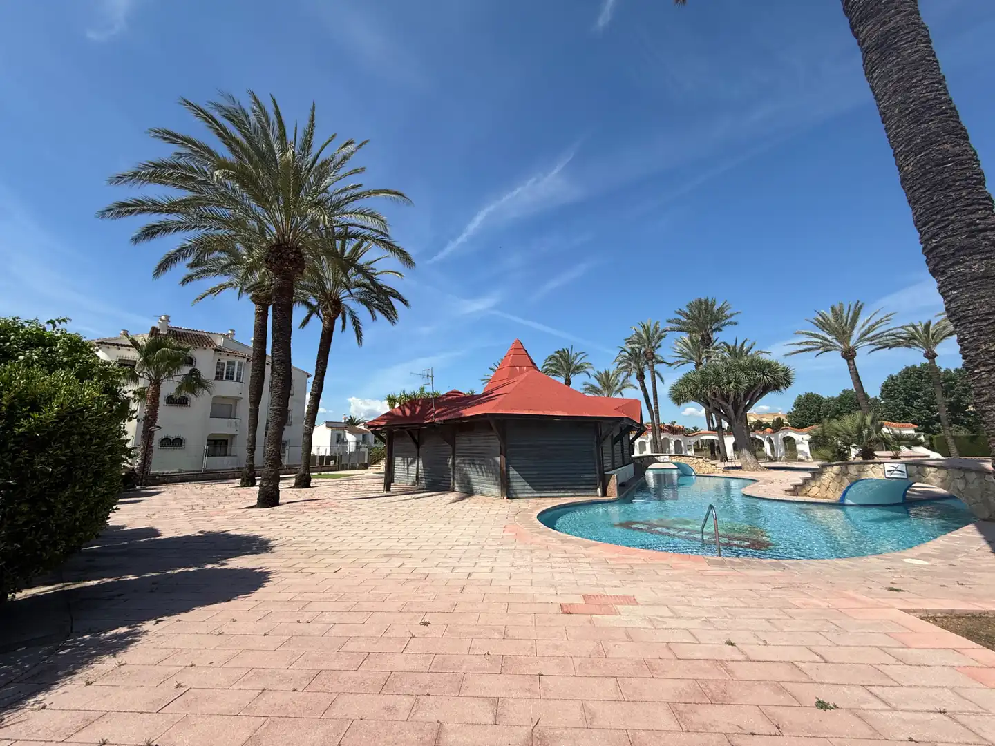 Piscina de Planta baja en venta en Dénia con Amueblado y Piscina comunitaria