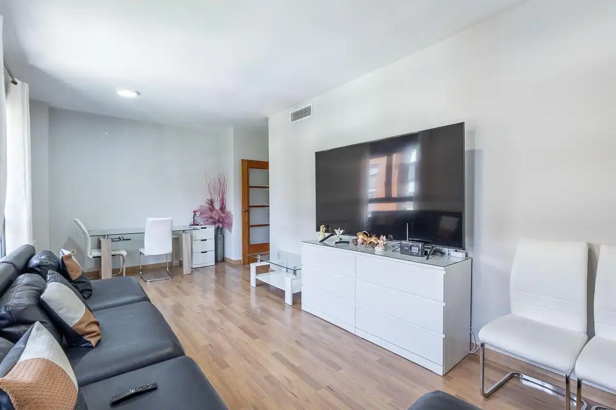 Living room of Flat for sale in Granada  with Air Conditioner, Heating and Private garden