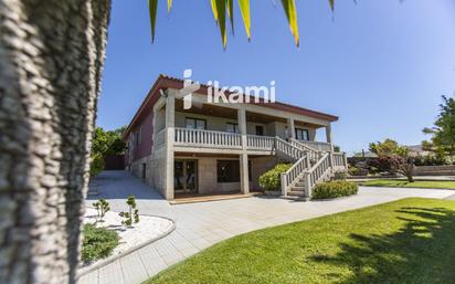 Vista exterior de Casa o xalet en venda en Sanxenxo amb Piscina