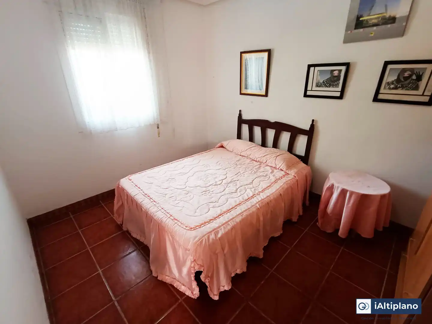 Dormitori de Casa o xalet en venda en Baza amb Jardí privat, Piscina i Moblat