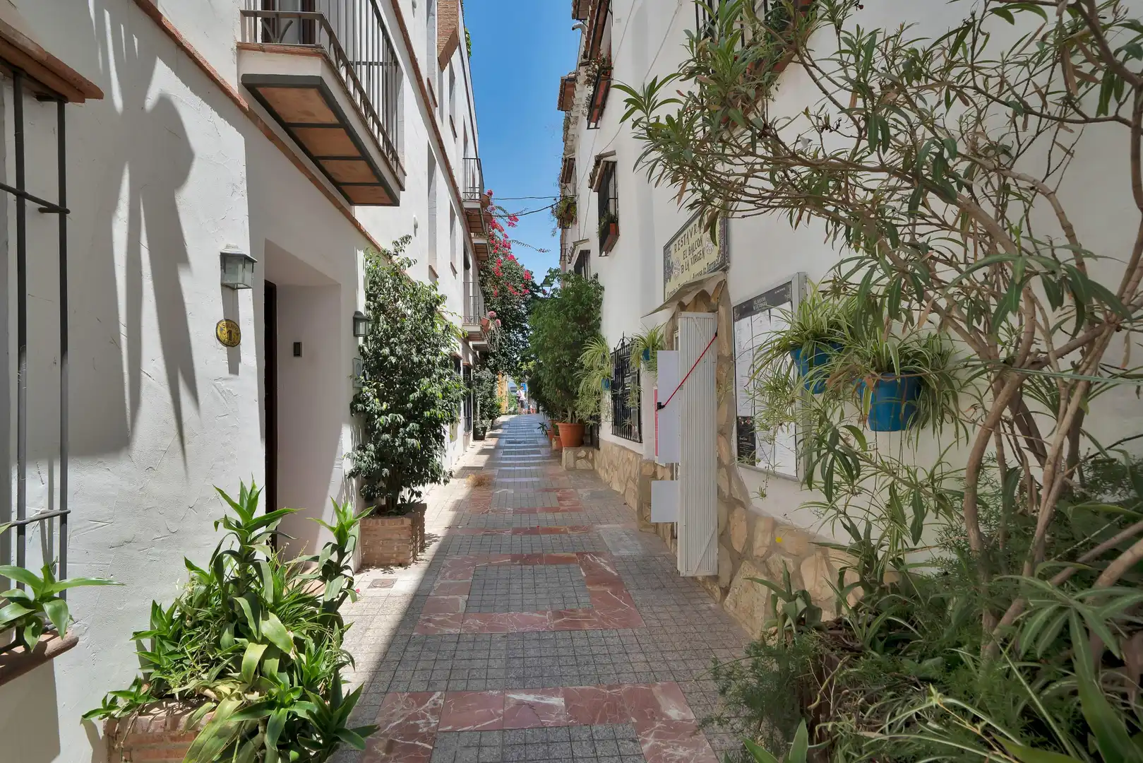 Außenansicht von Gebäude zum Verkauf in Marbella