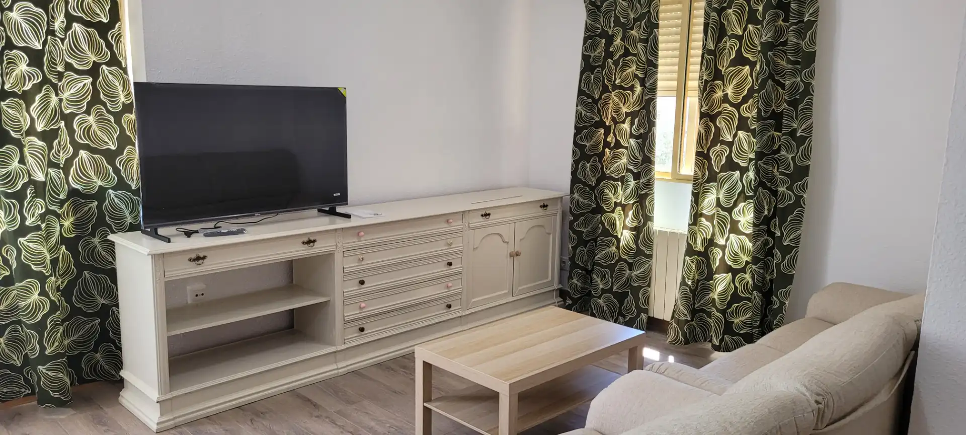 Sala de estar de Piso de alquiler en Cuenca con Calefacción, Parquet y Amueblado