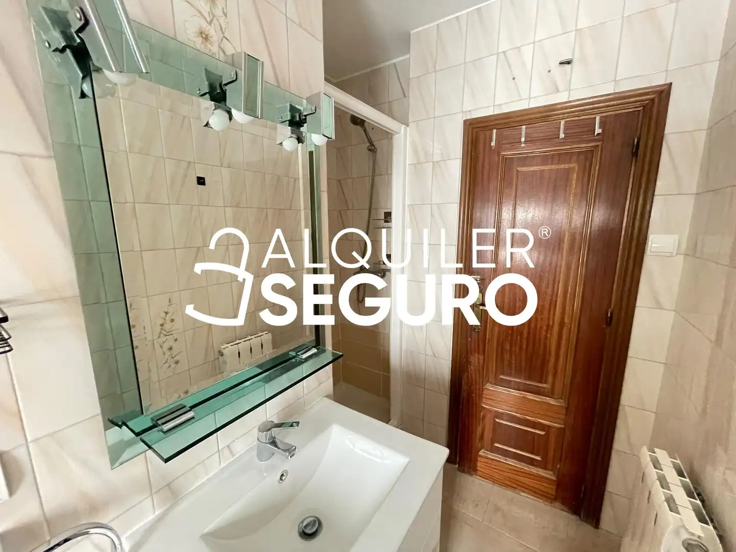 Bathroom of Flat for rent in Madrid  with Air Conditioner, Heating and Terrace