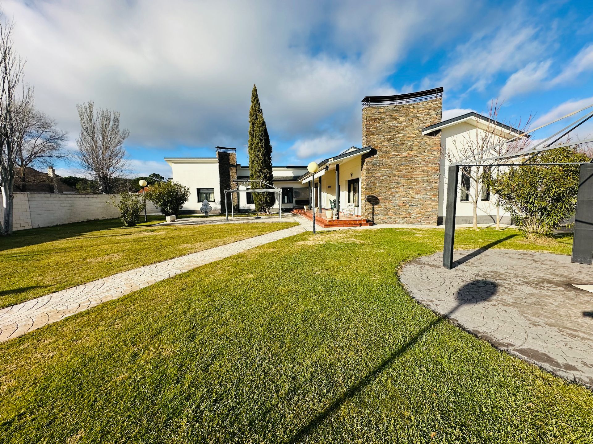 Exterior view of House or chalet for sale in Mojados  with Heating, Private garden and Terrace