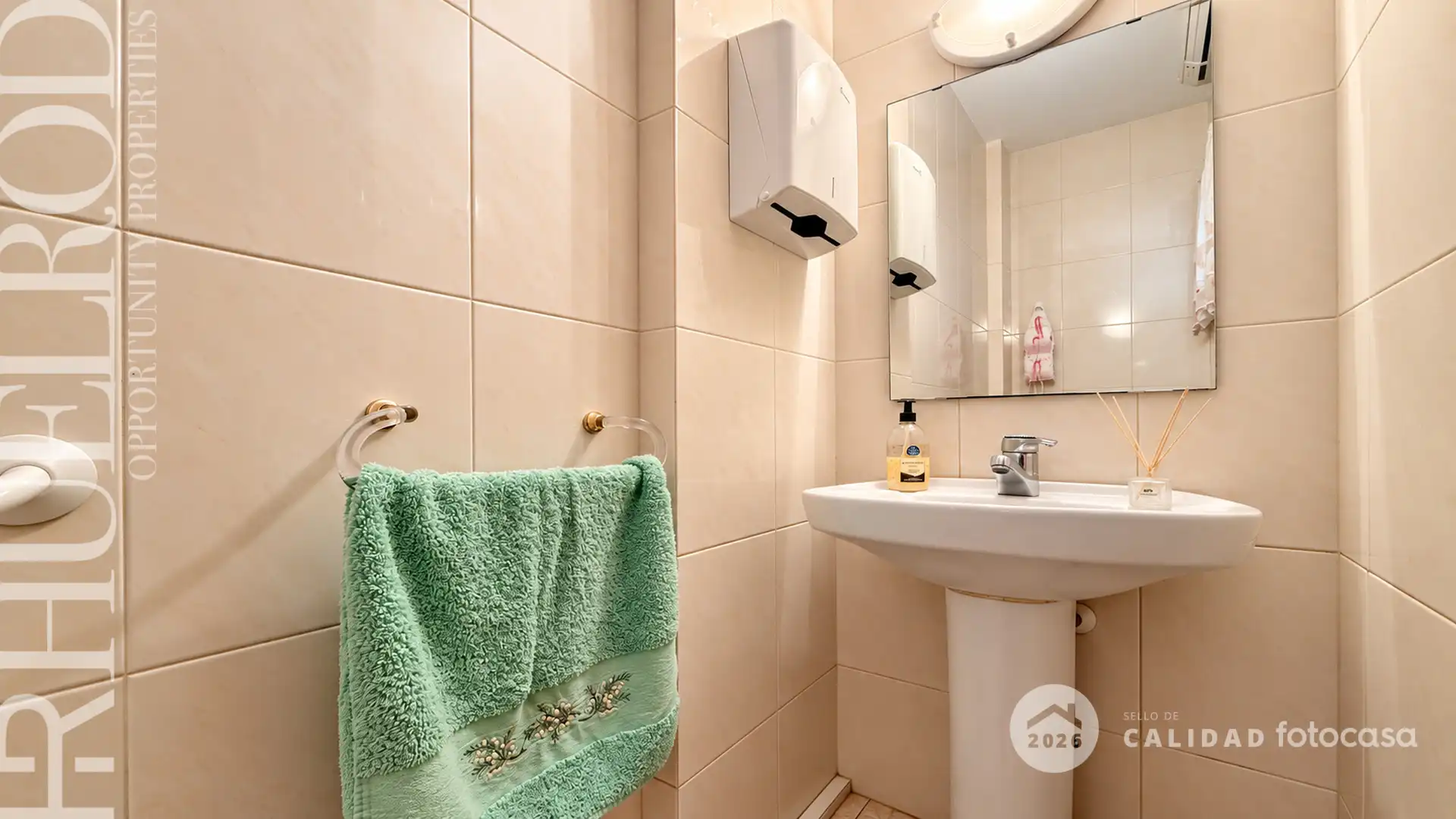 Baño de Casa adosada en venta en Cerdanyola del Vallès con Aire acondicionado, Calefacción y Jardín privado